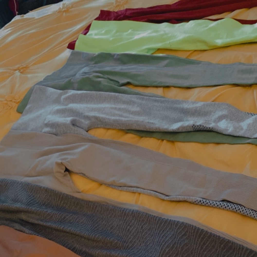 Bundle of 7 leggings